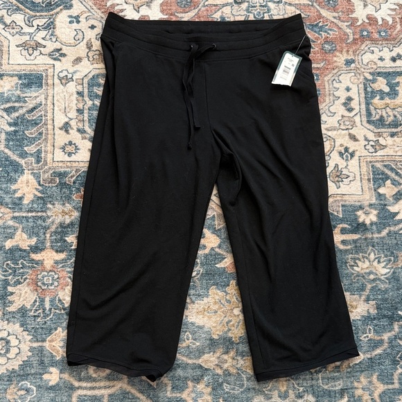MTA Sport Medium Women’s Black Lounge Capri Sweatpants Cropped - Picture 1 of 8